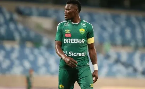 Paulão em campo como capitão do Cuiabá pelo Campeonato Mato-grossense de 2022. Foto: Gil Gomes/AGIF