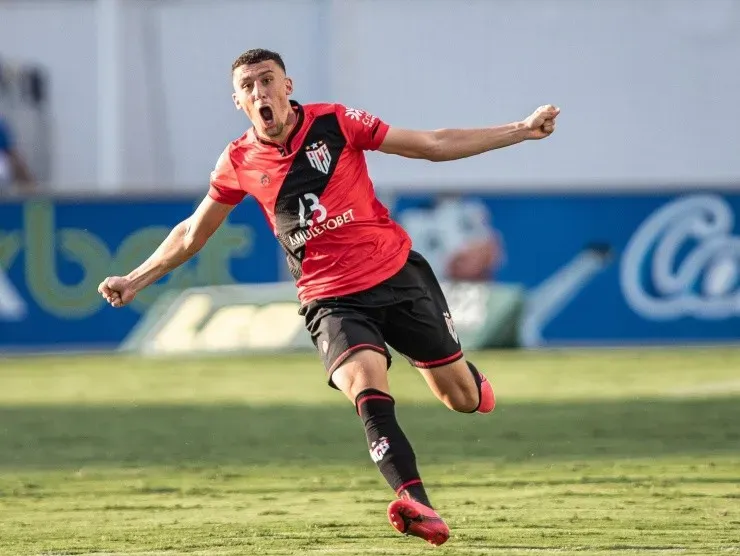 Heber Gomes/AGIF – Baralhas comemorando gol pelo Atlético-GO