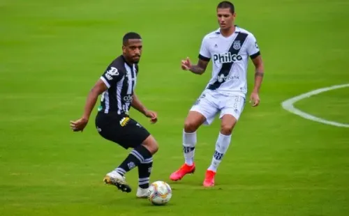 Foto: R.Pierre/AGIF – Zagueiro Neris com a camisa da Ponte Preta