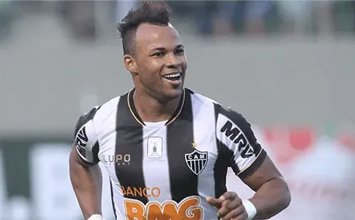 Fernandinho com a camisa do Galo - Foto: Site oficial do Atlético-MG
