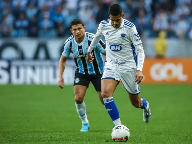 Pedro H. Tesch/AGIF – Lucas Oliveira atuando pelo Cruzeiro em 2022