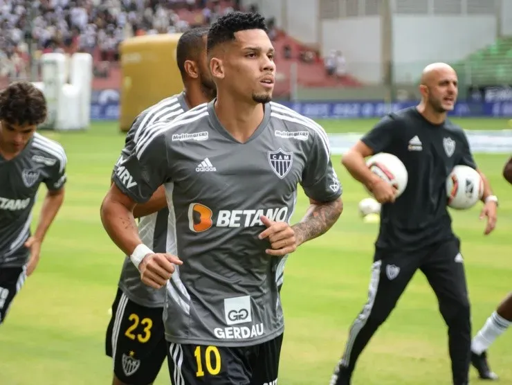 Gilson Junio/AGIF -Paulinho jogador do Atlético-MG durante aquecimento antes da partida contra o Caldense
