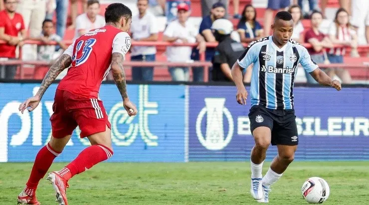 Foto: Rafael Vieira/AGIF - Campaz: colombiano foi titular nos 2 primeiros jogos do ano