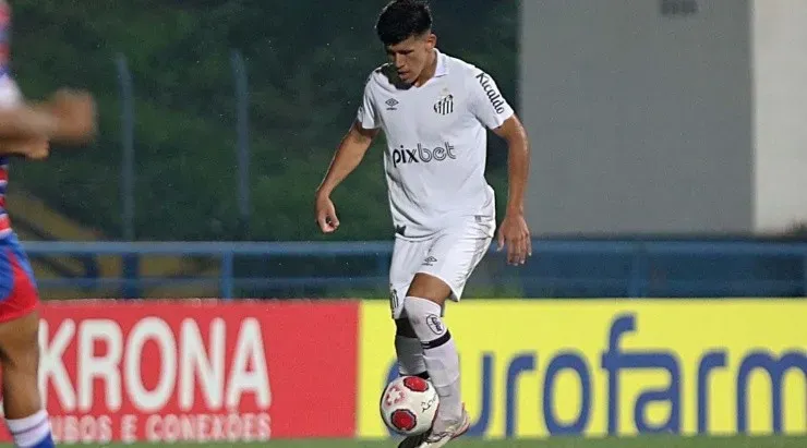 Foto - Pedro Ernesto Guerra Azevedo/Santos FC/Divulgação - Zabala: zagueiro espera ser promovido no Santos
