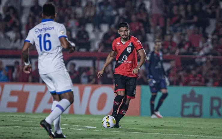 Isabela Azine/AGIF – Ramon atuando pelo Atlético-GO em 2022