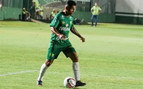 Foto: Asscom Dourado – Gabryel é um dos jovens que foram promovidos ao profissional