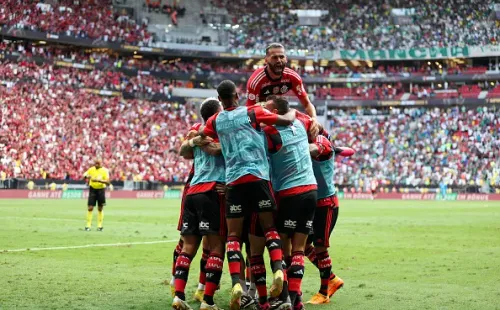 Time comemorando o gol de Pedro. Créditos: Buda Mendes/Getty Images