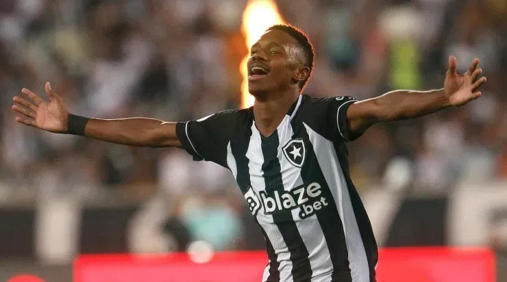 Foto: Vitor Silva/Botafogo/Divulgação - O jovem foi emprestado ao Lyon