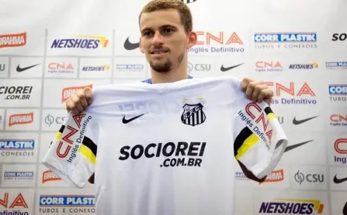 Foto: Ricardo Saibun / Divulgação SantosFC – Lucas Lima passou pela Vila Belmiro de 2014 a 2016 e pode retornar em 2023