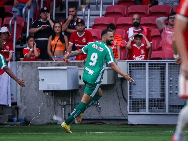 Maxi Franzoi/AGIF – Rodrigo Rodrigues comemorando gol contra o Internacional