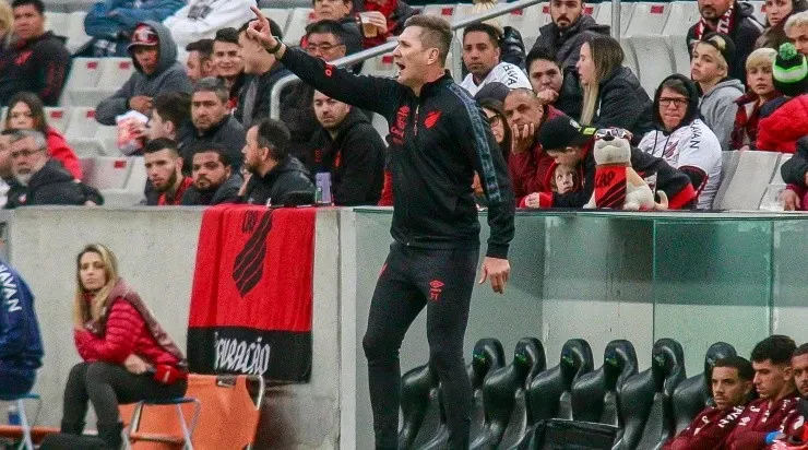 Foto: Gabriel Machado/AGIF - Turra descartou qualquer tipo de vantagem para o Athletico