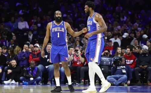Dupla afinada entre Harden e Embiid elevou o nível do 76ers. Créditos: Tim Nwachukwu/Getty Images
