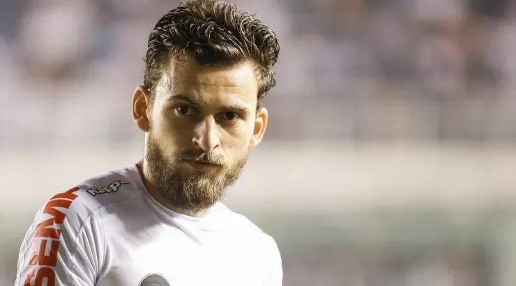 Foto: Marcello Zambrana/AGIF - Lucas Lima deve ser anunciado pelo Santos