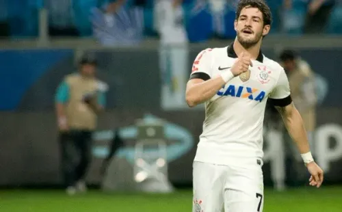 Agif/Ramiro Furquim – Pato é lembrado por parte da Fiel