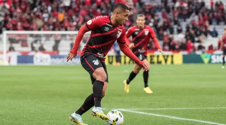 Foto: Robson Mafra/AGIF - Vitor Roque: um dos destaques do Athletico em 2022