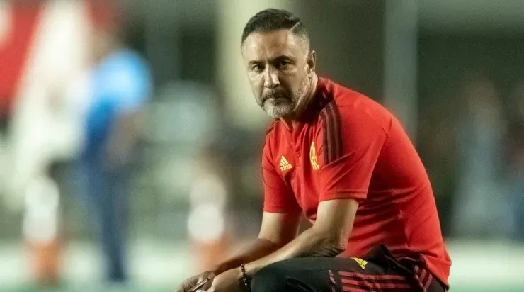 Foto: Jorge Rodrigues/AGIF - Pressão nas costas de Vítor Pereira aumentou no Flamengo.