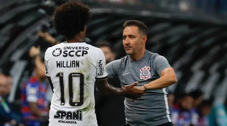 Foto: Ricardo Moreira/Getty Images - Willian foi um dos jogadores que não conseguiu render com VP.