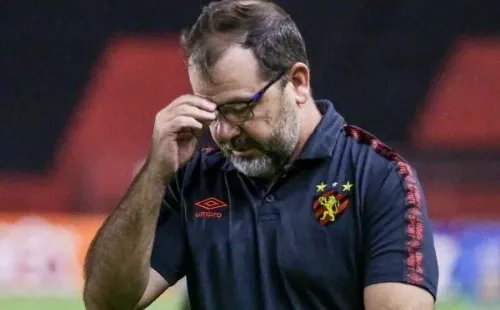 Foto: (Rafael Vieira/AGIF) - Enderson Moreira tem contado com a polivalência de Luciano Juba no Leão