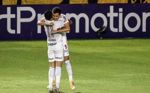 Foto: Paulo Paiva/AGIF – São Paulo venceu o Santos com dois de Pablo