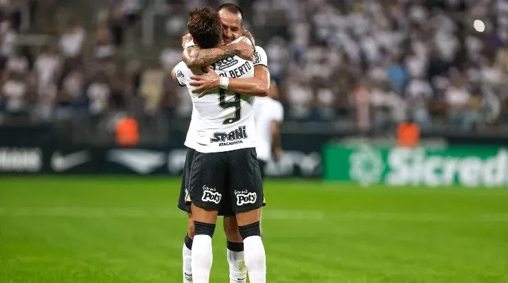 Foto: Marcello Zambrana/AGIF - Renato Augusto e Yuri Alberto: dupla deve atuar no final de semana