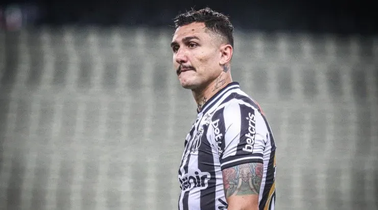 Foto: Lucas Emanuel/AGIF - Vina é o novo jogador do Grêmio