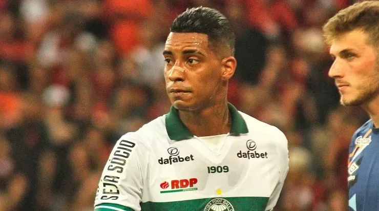 Foto: Gabriel Machado/AGIF - Alef Manga interesse o Grêmio