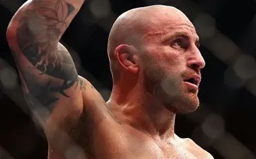 Volkanovski saiu derrotado na luta principal do UFC 284. Créditos: Paul Kane/Getty Images