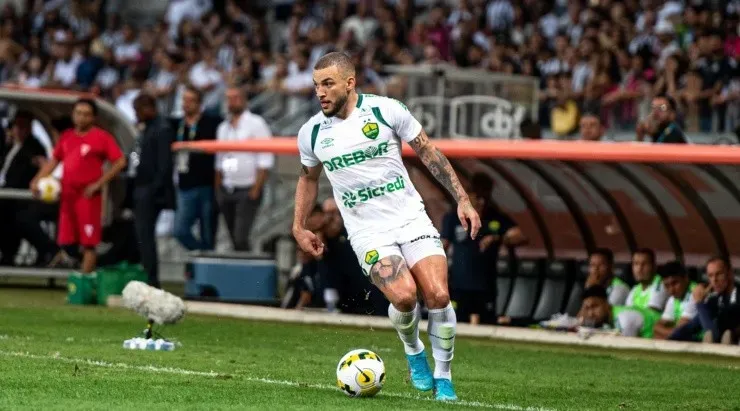 Alessandra Torres/AGIF – André Luis jogando pelo Cuiabá em 2022