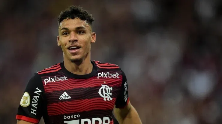 Foto: Thiago Ribeiro/AGIF - Victor Hugo está fora da partida de ida da Recopa