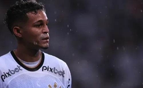 SP - Sao Paulo - 05/02/2023 - PAULISTA 2023, CORINTHIANS X BOTAFOGO-SP - Adson jogador do Corinthians durante partida contra o Botafogo-SP no estadio Arena Corinthians pelo campeonato Paulista 2023. Foto: Ettore Chiereguini/AGIF