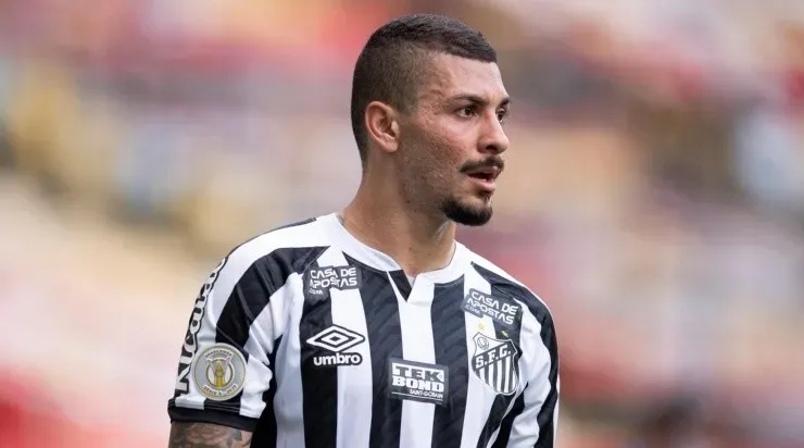 Jorge Rodrigues/AGIF – Alison é o novo camisa 5 do Santos