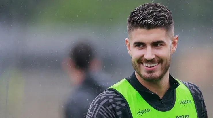 Pedro Raul revelou que por pouco não ficou fora do clássico diante do Botafogo