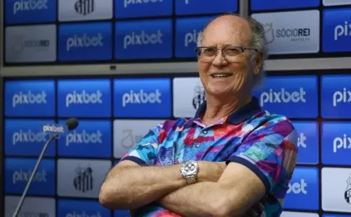 SP - Santos - 16/12/2022 - SANTOS F.C., APRESENTACAO ODAIR HELLMANN - O dirigente Falcao fala aos jornalistas durante apresentacao oficial de Odair Hellmann como tecnico do Santos em coletiva de imprensa realizada no Vila Belmiro. Foto: Fernanda Luz/AGIF
