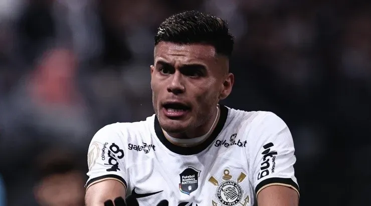 Foto: Ettore Chiereguini/AGIF - Fausto Vera foi reserva no último dérbi.