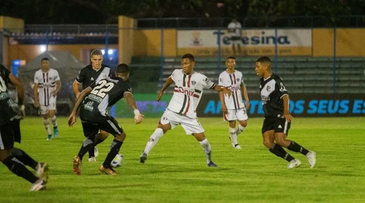 Foto: Aldo Carvalho/AGIF - Mateus Silva, Lucão (contra), Pablo Dyego e Jeh fizeram os gols da partida.