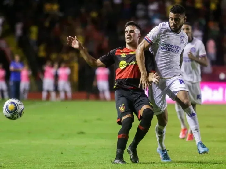 Rafael Vieira/AGIF – Lance do jogo entre Sport e Bahia