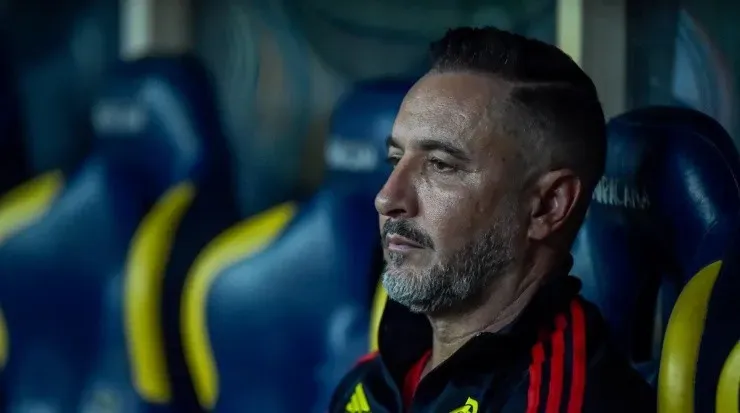 Vitor Pereira está bastante pressionado no Flamengo, mas tem o respaldo de Rodolfo Landim. Foto: Thiago Ribeiro/AGIF