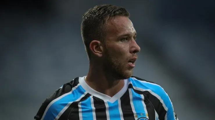 Foto: Pedro Vale/AGIF - Grêmio cogitou repatriar Arthur.