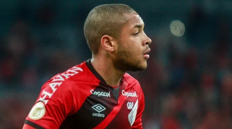 Foto: Gabriel Machado/AGIF - O atacante é um dos destaques do Furacão