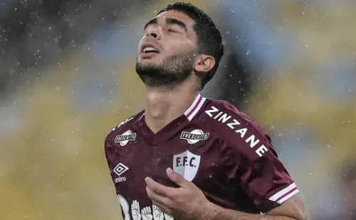 Michel Araújo não será jogador do Santos - Foto: Thiago Ribeiro/AGIF