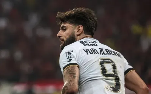 Foto: Marcello Zambrana/AGIF – Yuri Alberto tem contrato em definitivo até dezembro de 2027