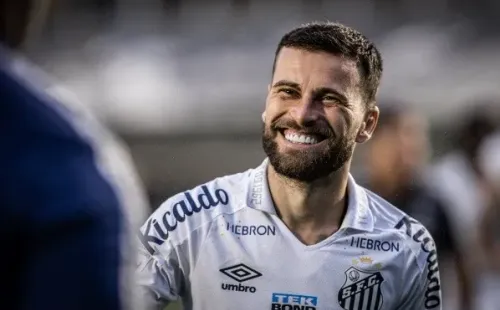 Foto: (Raul Baretta/Santos FC) - Lucas Lima tem convencido a torcida do Santos