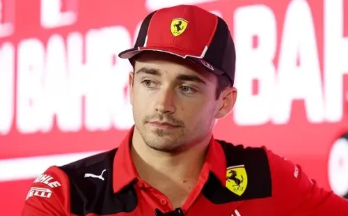 Leclerc, um dos favoritos ao pódio no Bahrein. Créditos: Lars Baron/Getty Images