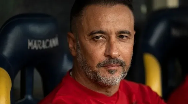 Vitor Pereira detonou a diretoria do Flamengo para pessoas mais próximas. Foto:Jorge Rodrigues/AGIF