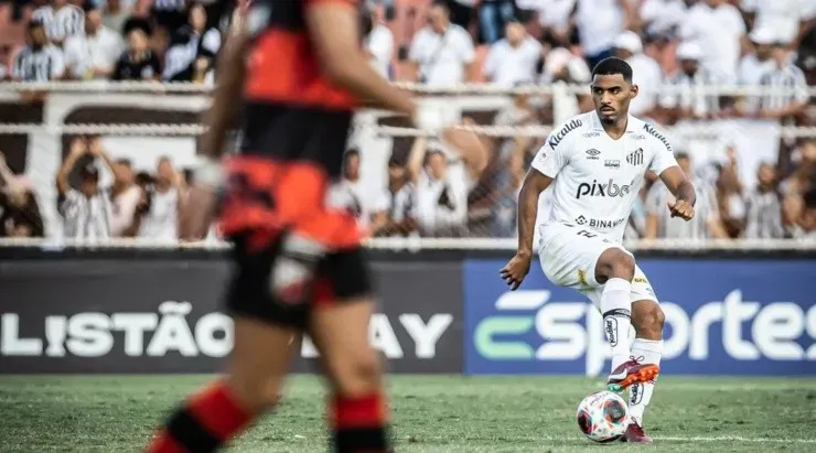 Foto:Raul Baretta/ Santos FC – Joaquim lesionou o ligamento do tornozelo durante duelo contra o Ituano