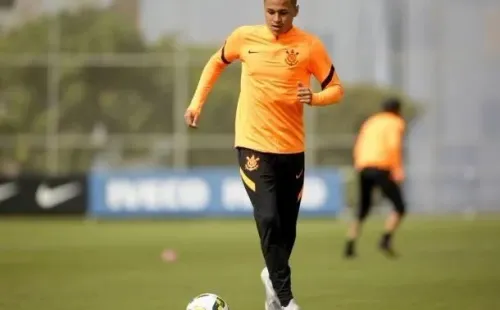 Foto: Reprodução/SCCP – Matheus Araújo treinando pelo Corinthians