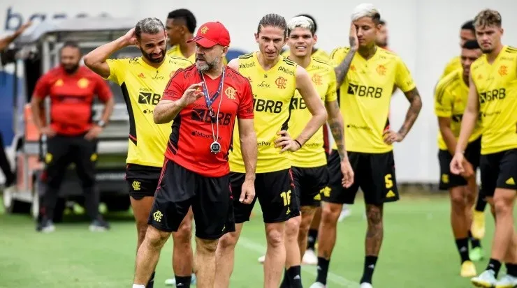 Vitor Pereira e o elenco do Flamengo estão incomodados com postura de Landim nos bastidores. Foto: Marcelo Cortês/ Flamengo