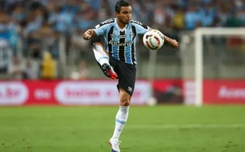Foto: (Pedro H. Tesch/AGIF) - Fábio tem sido o dono da posição no Grêmio