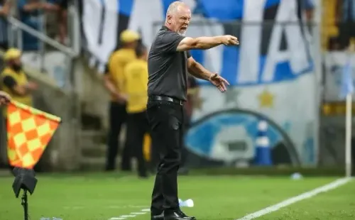 Foto: (Pedro H. Tesch/AGIF) - Jhonny tem sido peça importante de Mano Menezes no Inter