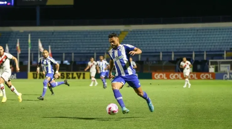 Raniele voltou a ficar na mira do Coritiba. Foto:Douglas Silveira/AGIF